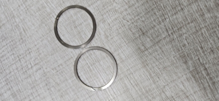 Imagem de Anel de retenção para eixo ; AI AISI 316 ; sem encaixe para ferramenta ; diâmetro 37,85mm (1.490pol) ; espessura 1,25mm
(0.049pol) ;